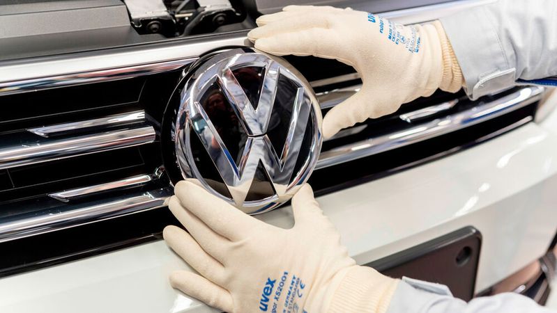 Den Beschuldigten VW-Mitarbeitern wirft die Staatsanwaltschaft mutmaßlichen Betrug, Falschbeurkundung und Wettbewerbsverstöße sowie teilweise um Untreue und Steuerhinterziehung vor.(Bild:  Volkswagen)