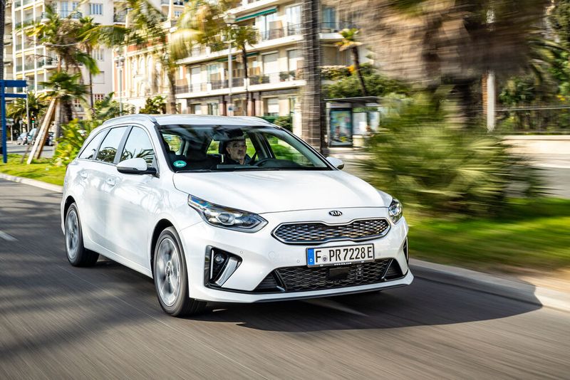 Als erster Hersteller bringt Kia einen Hybrid-Kombi mit Stecker in der Kompaktklasse: den Ceed Sportswagon Plug-in-Hybrid. (Bild: Kia)
