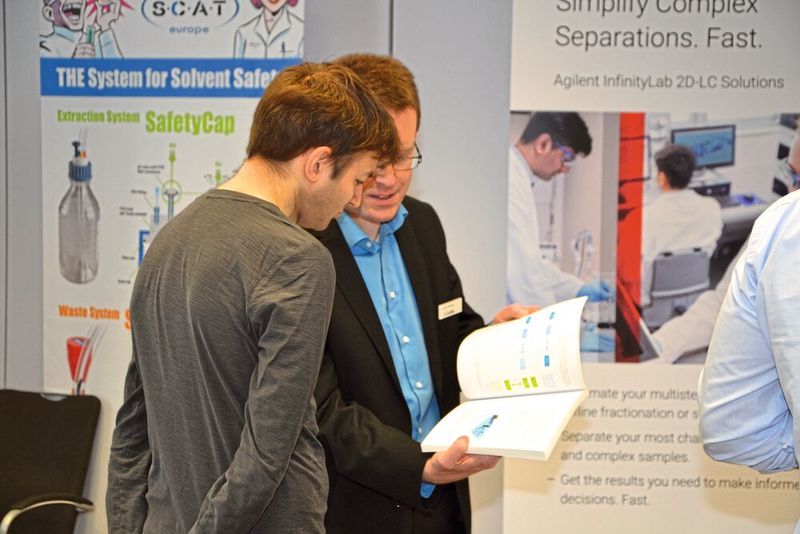 In den Pausen gab es genug Gelegenheit zum HPLC-Erfahrungsaustausch. (LABORPRAXIS/Ottleben)