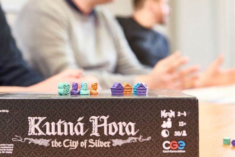 Spritzgegossene Produkte aus dem Re-Wood von Wissner erobern nach und nach auch die Welt der Brettspiele. (Bild: Krauss-Maffei)