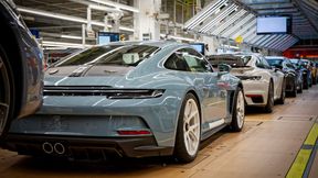 Es kommt doch etwas schlimmer als noch vor einiger Zeit angekündigt! Denn Porsche will in der Region um Stuttgart nun bis 2035 rund 5.000 Stellen ad acta legen. Hier mehr dazu ... (Bild: Porsche)