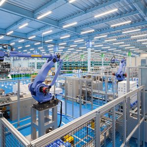 Das nach den Prinzipien von Industrie 4.0 konzipierte Lager hilft, der wachsenden Nachfrage von Kunden in Europa gerecht zu werden