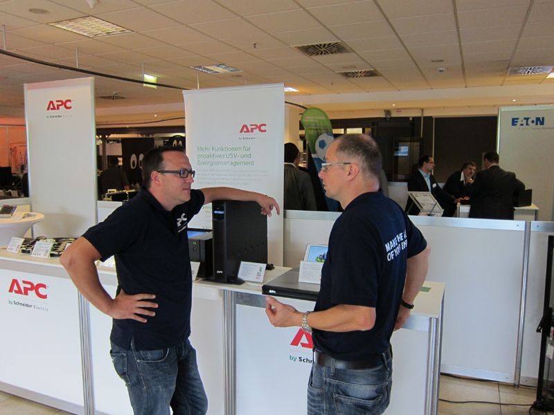 Ob die zwei sich einig wurden? (v. l.) Stefan Knerrich und Christian Stolte, Schneider Electric (Bild: IT-BUSINESS)