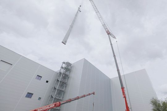 Das neue Distributionszentrum zentralisiert sechs bisherige Lager an einem Standort.(Bild:  Swisslog)