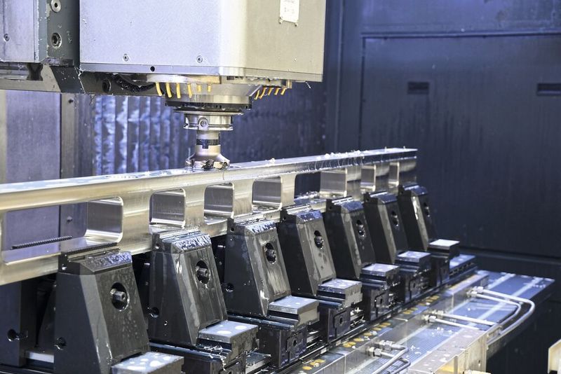 Mit zehn 5-Achs-Spannern „C5X“ können Bauteile bis 3.600 Millimeter vierachsig oder bis Durchmesser 1.400 Millimeter fünfachsig bearbeitet werden.  (Bild: Gressel)