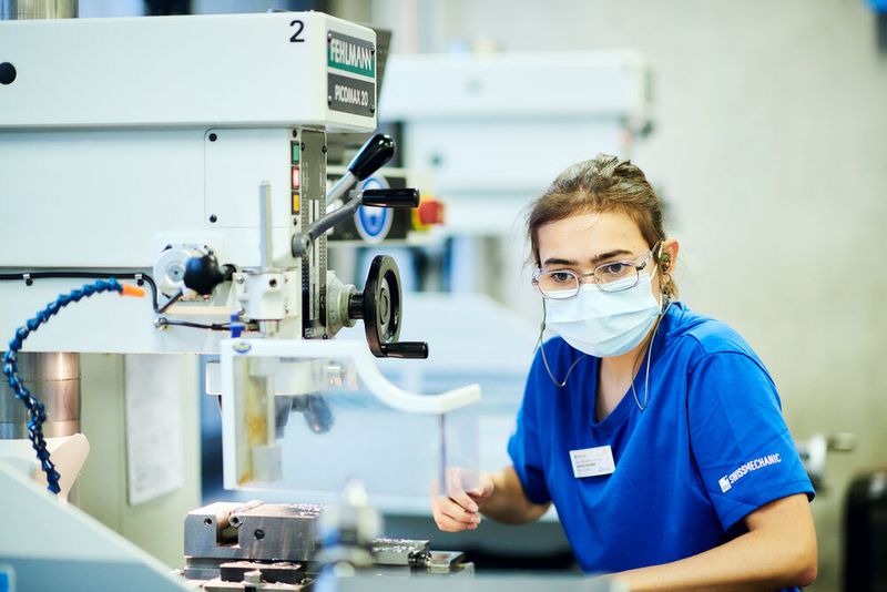 Lukretia Schindler, Polymechaniker/in EFZ, Automation. (Bild: © Manu Friederich)