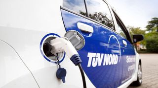 Elektro-Offensive beim TÜV Nord: Das Unternehmen elektrifiziert seine Firmenflotte und investiert in Ladeinfrastruktur zunächst an seinen drei Hauptstandorten. (Bild: TÜV Nord)