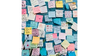 Vorbei ist das Zettelchaos: Mit KI-gestützten Content Workflow beginnt eines neues Zeitalter. (Bild: frei lizenziert)