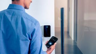 Verteilerzentren, Lager, Büros und Einzelhandelsgeschäfte, die tagsüber voll mit Personal ausgestattet sind, verfügen nachts und am Wochenende möglicherweise nur über eine Notbesatzung. (Bild: Brivo)