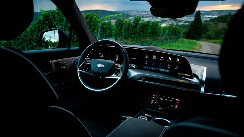 Die Einrichtung ist hochwertig und massiv. (Bild: Cadillac)