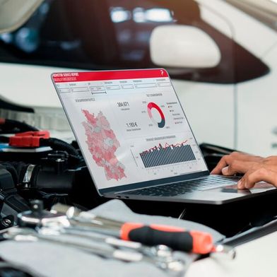 Sinkende Wartungshäufigkeit, wartungsarme Elektrofahrzeuge und steigende Kosten setzen das Werkstattgeschäft unter Druck.  (Bild: Promotor)