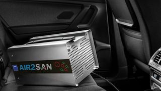 Der neue Ozongenerator von Texa arbeitet mit 12 Volt. Der Anwender kann das Gerät  mit drei verschiedenen Eingabegeräten fernsteuern. (Texa)