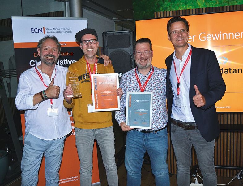 ECN-Mitglied des Jahres wurde Globaldatanet knapp vor Alice&Bob. Die CEOs Marc Schröter (2. v. l.) und Mario Apitz (2. v. r.) nehmen die Glückwünsche von ECN-Leiter Dr. Nils Kaufmann (l.) und EuroCloud-Vorstand Felix Höger entgegen.    (Bild: Michael Hase)