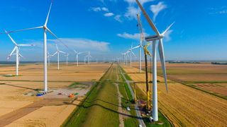 Windenergie war im vergangenen Jahr die wichtigste Stromquelle Deutschlands; mit steigendem Anteil. Im Bild: ein Repoweringprojekt in Nordfriesland. (Bild: @ Dirkshof)