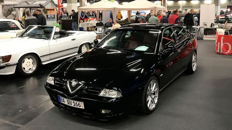 Natürlich sind die Sportlimousinen der Marke viel bekannter. Mittlerweile ist auch der letzte „große“ Alfa der Baureihe 166 ein Fall für die Klassikermessen.  (Bild: Rosenow – »kfz-betrieb«)