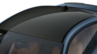 Carbon ist ein sehr guter Leichtbauwerkstoff, zum Beispiel um Fahrzeugdächer leichter zu bauen. Das Recycling kann hingegen sehr aufwendig werden. (Bild: BMW)