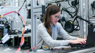 Um der Komplexität von Anlagen und Geräten Herr zu werden, will Service-Meister KI-basierten Service in den Mittelstand bringen. (Bild: gemeinfrei)