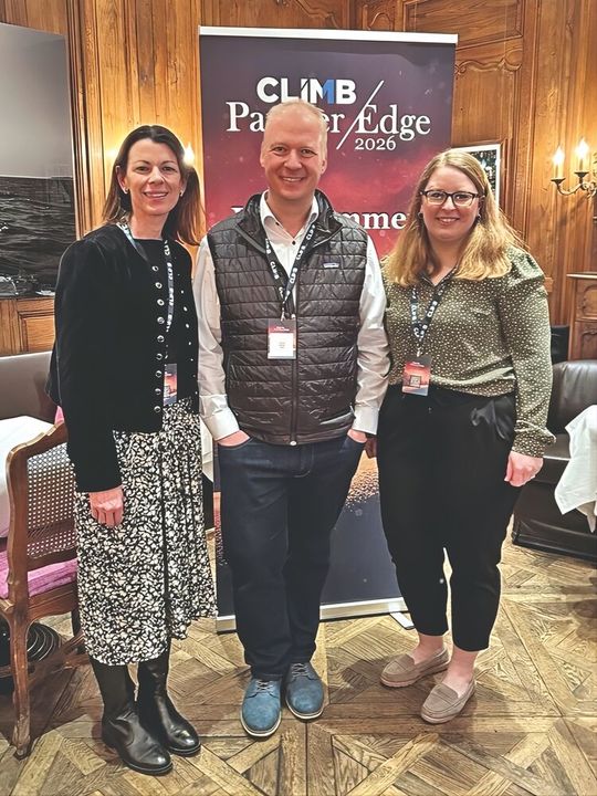 (v. l.) Roberta McCrossan (EMEA Marketing Director Climb), Martin Bichler (Regional Country Manager DACH Climb) und Selina Wilson (EMEA Marketing Manager Climb) (Bild:  Vogel IT-Medien)