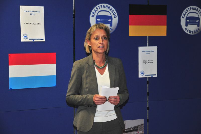 ZDK-Referentin Andrea Zeus sorgte wieder für eine schnelle Auswertung der Ergebnisse und dankte der Fachschule für die guten Wettkampfbedingungen. (Foto: Schmidt)