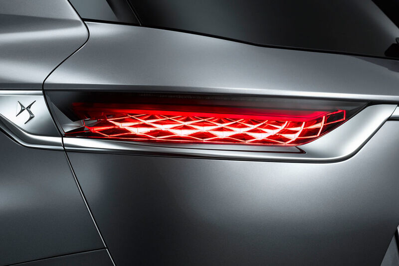Am Heck finden sich dreidimensional angeordnete LED-Elemente für die Rückleuchten (DS Automobiles)