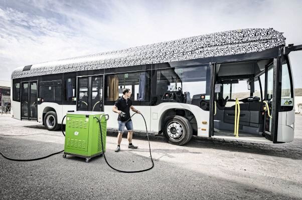 Der vollelektrische Citaro EvoBus beim Laden. (Daimler EvoBus)