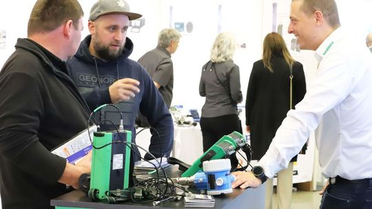 Face-to-Face statt Online: Bei der Meorga zählt das persönliche Fachgespräch mit regionalen Experten.(Bild:  Meorga)