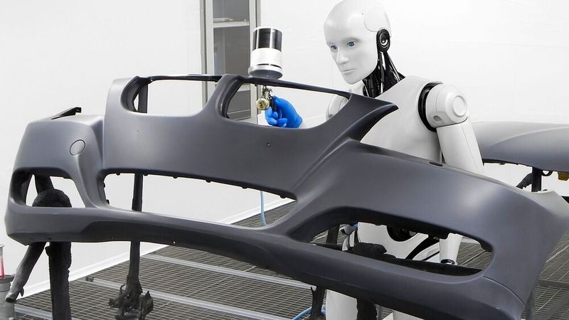Die ferne Zukunft sieht Tiemo Sehon mit humanoiden Robotern in der Lackierkabine. (Bild: Sehon)