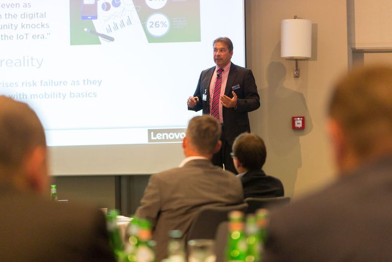 »Future Workplace und die Herausforderungen bei der Integration von neuen Formfaktoren« ist das Thema von Jens Uwe Behnke, Lenovo (nicht im Bild) und Frank Hoffmann, Soti (www.bergemann-fotografie.de)