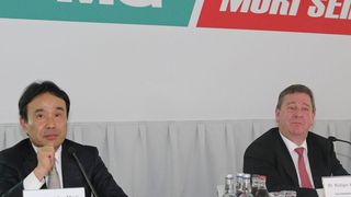 Stellten die weltweiten Pläne von DMG/Mori Seiki für 2013 vor: Dr. Masahiko Mori (links) und Dr. Rüdiger Kapitza. (Bild: Kroh)
