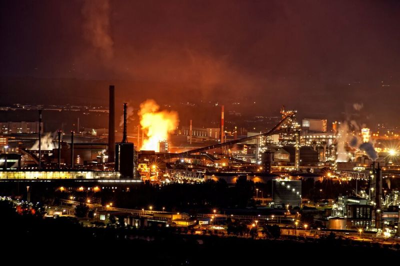 Gazprom Neft stated that the refinery was working as usual apart from a catalytic cracking unit which was offline. (Deposit Photos)