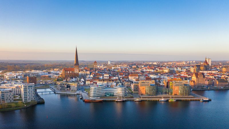 Vom 25. bis 27. September 2026 findet in Rostock die Robau-Messe statt.(Bild:  ©stock.adobe.com/Rico Ködder)