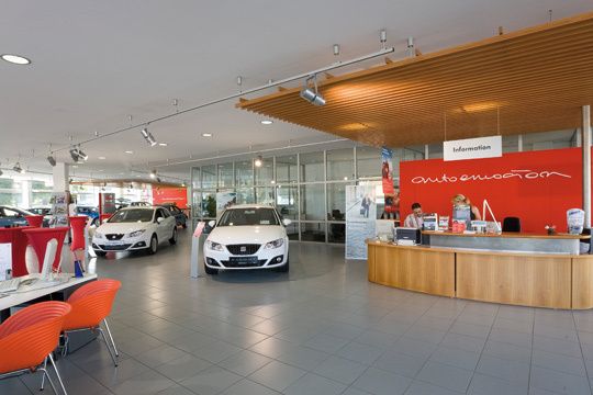 Eine völlig andere Anmutung bietet das Innere des Seat-Pavillons. (Archiv: Vogel Business Media)
