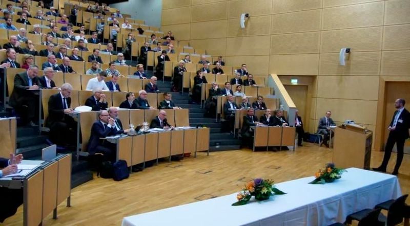 Für die rund 180 Teilnehmer der Schmalkalder Werkzeugtagung stand fest, dass die virtuelle Zerspanung mit Künstlicher Intelligenz auf dem Vormarsch ist. (Presseagentur Fecht)