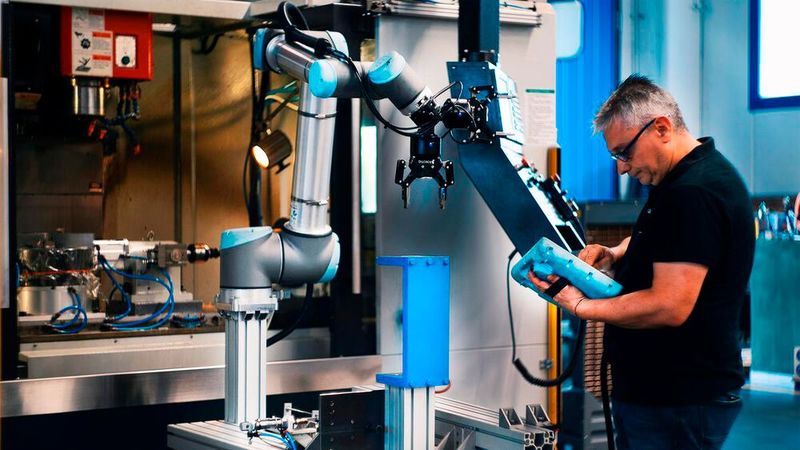 Nur max. 3 bis 4 Prozent der deutschen Mittelständler haben bis jetzt Roboter im Einsatz. Nur max. 3 bis 4 Prozent der deutschen Mittelständler haben bis jetzt Roboter im Einsatz.