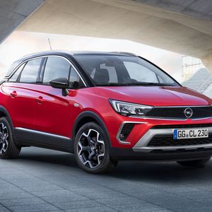 Neu beim Crossland ist hingegen die Front: Dort setzt Opel seinen neu gestaltete Blende ein, die künftig alle Modelle zieren soll.(Bild:  Opel)