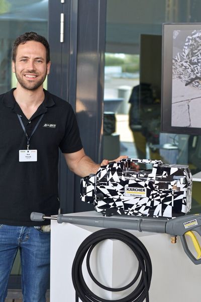 Rick Petzold, Produktmanager Hochdruckreiniger Professional bei Kärcher, präsentiert die etwas andere Art eines „Erlkönigs“. (Bild: Maienschein)