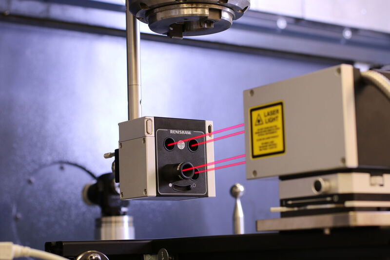 Das XM-60 Multiachsen-Laserinterferometer-System ist ein hochpräzises Messgerät zur schnellen und umfangreichen Messung von Werkzeugmaschinen gemäß den Abnahmerichtlinien VDI3441 oder ISO230 und vieler weiter internationale Normen. (Renishaw)