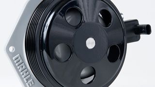Die geregelte mechanische Kühlmittelpumpe von Mahle ermöglicht eine signifikante Reduzierung der CO2-Emissionen während der Motorwarmlaufphase. (Foto: Mahle)