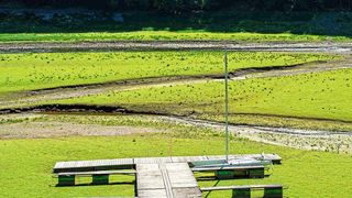 Die Edertalsperre (Hessen) im Jahr 2019: Trockengefallene Gewässerbereiche setzen erheblich mehr Kohlenstoff frei als von Wasser bedeckte Bereiche. (Maik Dobbermann)