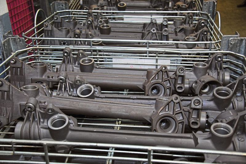 Die Wiederaufarbeitung von Lenkungen im industriellen Maßstab erbringt eine Qualität, die mit Neuteilen vergleichbar ist.