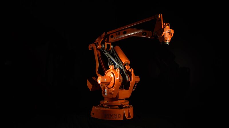 Projekt: MX3D Robot Arm   Eingereicht von: MX3D, Altair, ABB   Design:  Thomas Van Glabeke, Mirko Bromberger, Jaideep Bangal, Tony Gray, Michael Wawrzinek, Richard van Dam, Cas Nieuwland, Max Peek, Martin van der Have, Gino Seesing    Das Metall-3D-Druckunternehmen MX3D hat einen optimierten Industrieroboterarm hergestellt, der von den Ingenieuren bei Altair für einen von ABB gelieferten Roboter entworfen wurde. Der MX3D-Roboterarm ist vollständig 3D-gedruckt in Edelstahl, wobei eine Version der WAAM-Technologie von MX3D zum Einsatz kommt. Diese Technologie zeichnet sich durch eine fortschrittliche Geometrieverarbeitung aus, die es ermöglicht, komplexe organische Geometrien aufrecht zu drucken. (Purmundus Challenge)