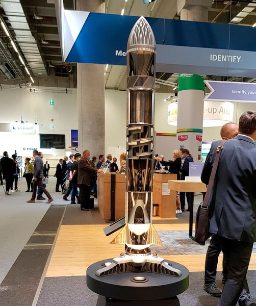 Die Möglichkeiten des 3D-Drucks mit Metall hat Trumpf in einem Bauteil daegestellt. Zum Einsatz kommen die Verfahren Laserschmelzen und Laserauftragsschweißen. (Bild: D.Quitter/VCG)