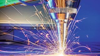 Am schnellsten ist es, wenn man die Löcher mit Einzelpulsen durch das Material „schießen“ kann. (Volker Lannert/Fraunhofer-ILT)