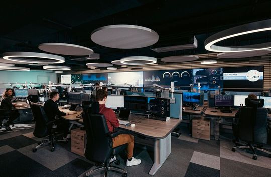 Das nationale IT-Lagezentrum des BSI hat alle Hände voll zu tun.(Bild:  BSI/Bernd Lammel/bundesfoto)