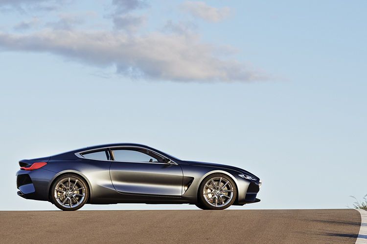 Die neue Design-Ära umschreibt BMW intern mit „precision and poetry“ – und symbolisiert einen Sprung nach vorn: „Ab sofort gilt diese Formensprache“, so BMWs Chefdesigner van Hooydonk. (BMW/Tom Kirkpatrick)