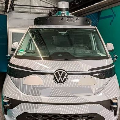 Hände weg vom Steuer! Das autonome Fahren ist bei Volkswagen schon länger ein Thema, wenn auch andere deutsche Autohersteller davon wieder abgegangen sind. Nun haben die Wolfsburger entschieden, im nächsten Jahr in China das Fahren auf Level-3 zu etablieren ... (Bild: Volkswagen)