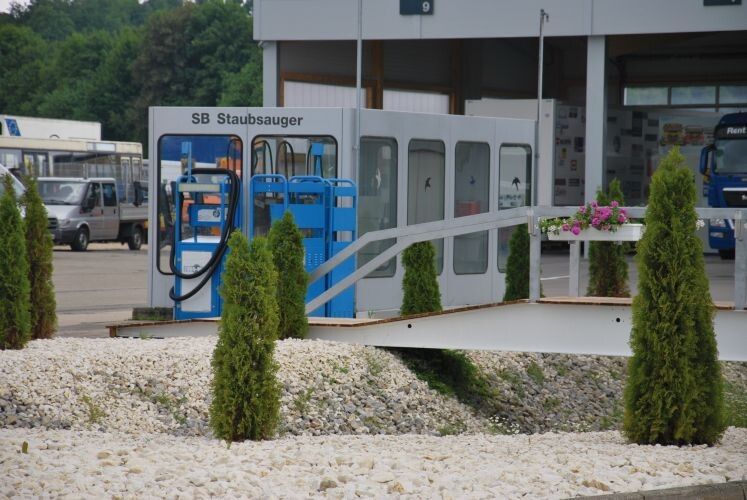 Einen SB-Staubsauger für die Trucks findet man nicht auf jedem Betriebsgelände. (Foto: Wenz)