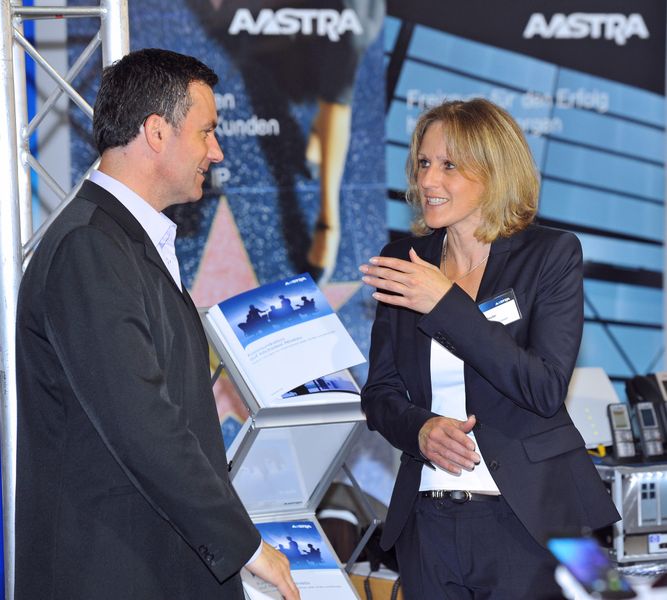 Am Stand von Aastra (Archiv: Vogel Business Media)