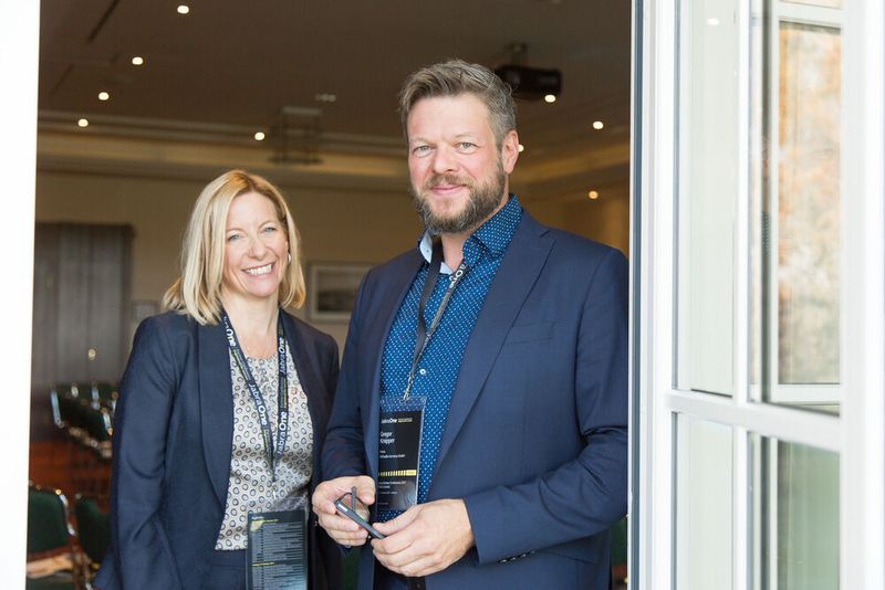 Lisa Davidian (Jabra Director, Channel Marketing EMEA Central Region) und Gregor Knipper (Managing Director EMEA Central Region) (Jabra / susi@fotostudio-graf.com)