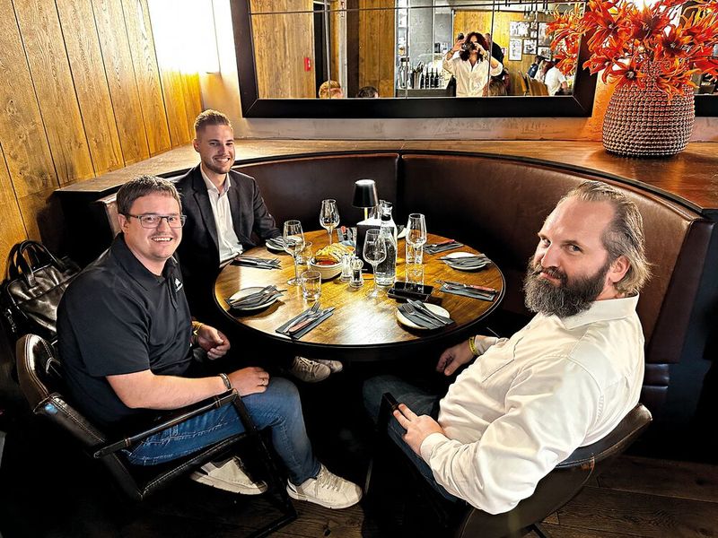 Marco Jung (Corsair) mit Jonas Eidens und Tobias Hahn (MMSD) (Bild: Vogel IT-Medien )